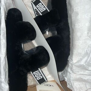 UGG Oh Yeah Slippers-NWT Never Worn Size 8
